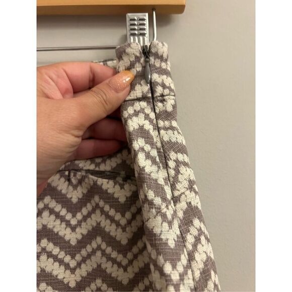 Cartonnier Chevron pattern dress shorts sz 10 career high-rise geometric neutral - Picture 7 of 10